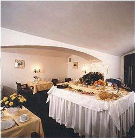 Hotel Am Hofgarten Düsseldorf Restaurant photo